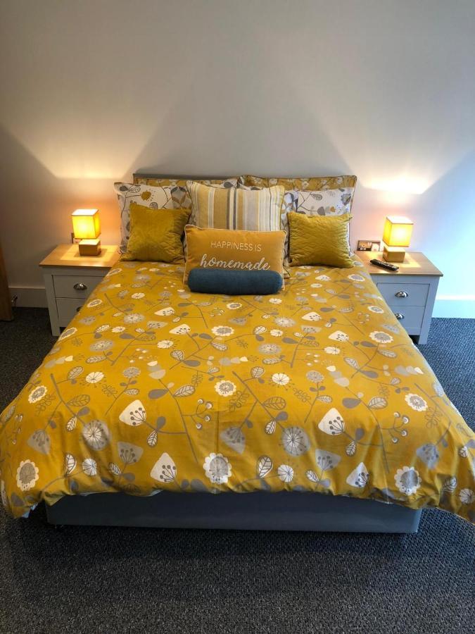 Marine Villa Hotel & Suites - Close To Beach, Train Station & Southend Airport Εξωτερικό φωτογραφία