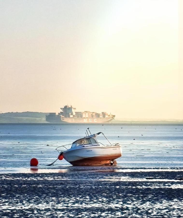 Marine Villa Hotel & Suites - Close To Beach, Train Station & Southend Airport Εξωτερικό φωτογραφία